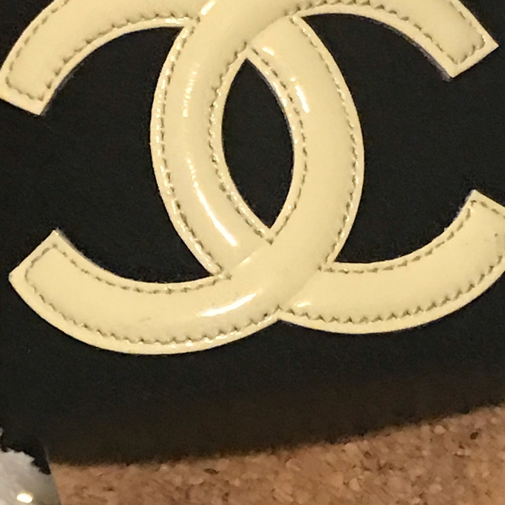 Chanel lovely slides Interlocking CC Logo  Patent leather and tweed❤️cork mules. - Picture 6 of 16